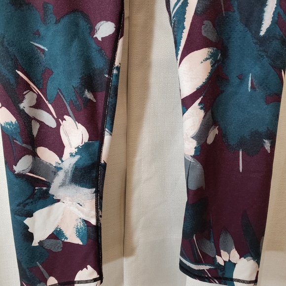 Small Fabletics Purple Teal Floral Cropped Leggings - Picture 3 of 8
